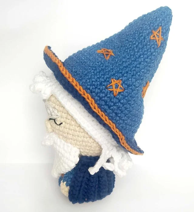 Szydełkowy astronom — figurka kolekcjonerska — zdjęcie 3