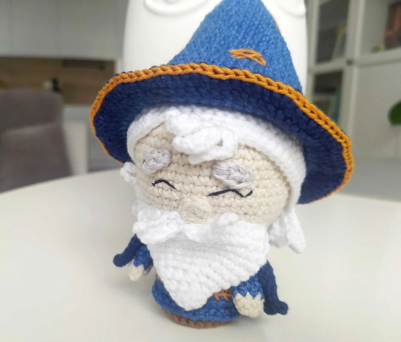 Szydełkowy astronom — figurka kolekcjonerska — zdjęcie 4