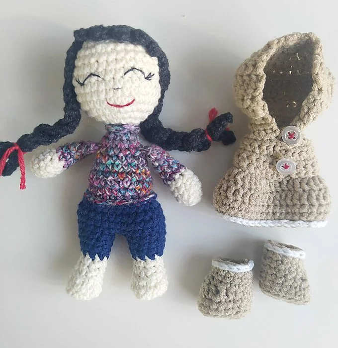 Szydełkowa eskimoska — figurka kolekcjonerska