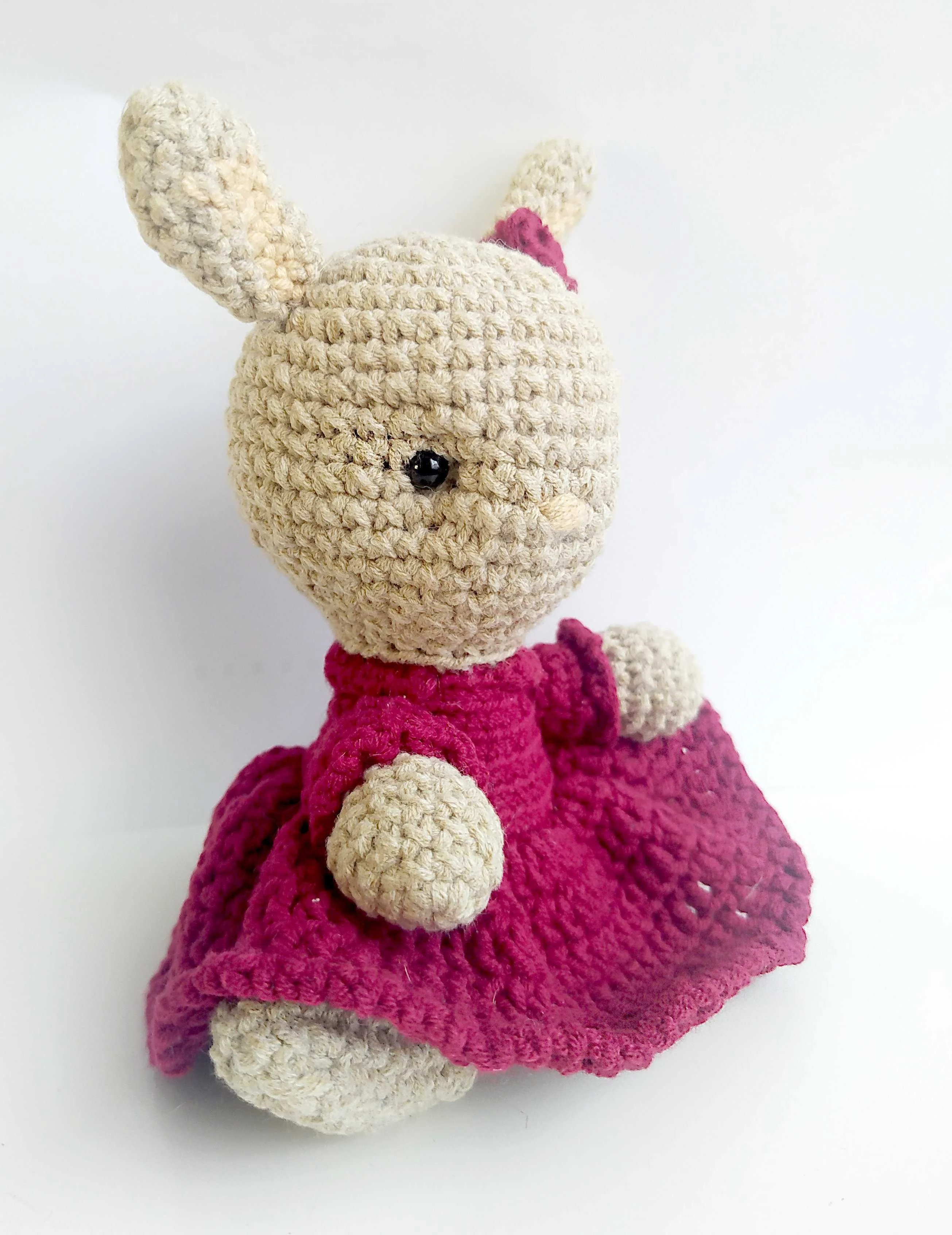 Szydełkowa figurka – króliczek kolekcjonerski — zdjęcie 3