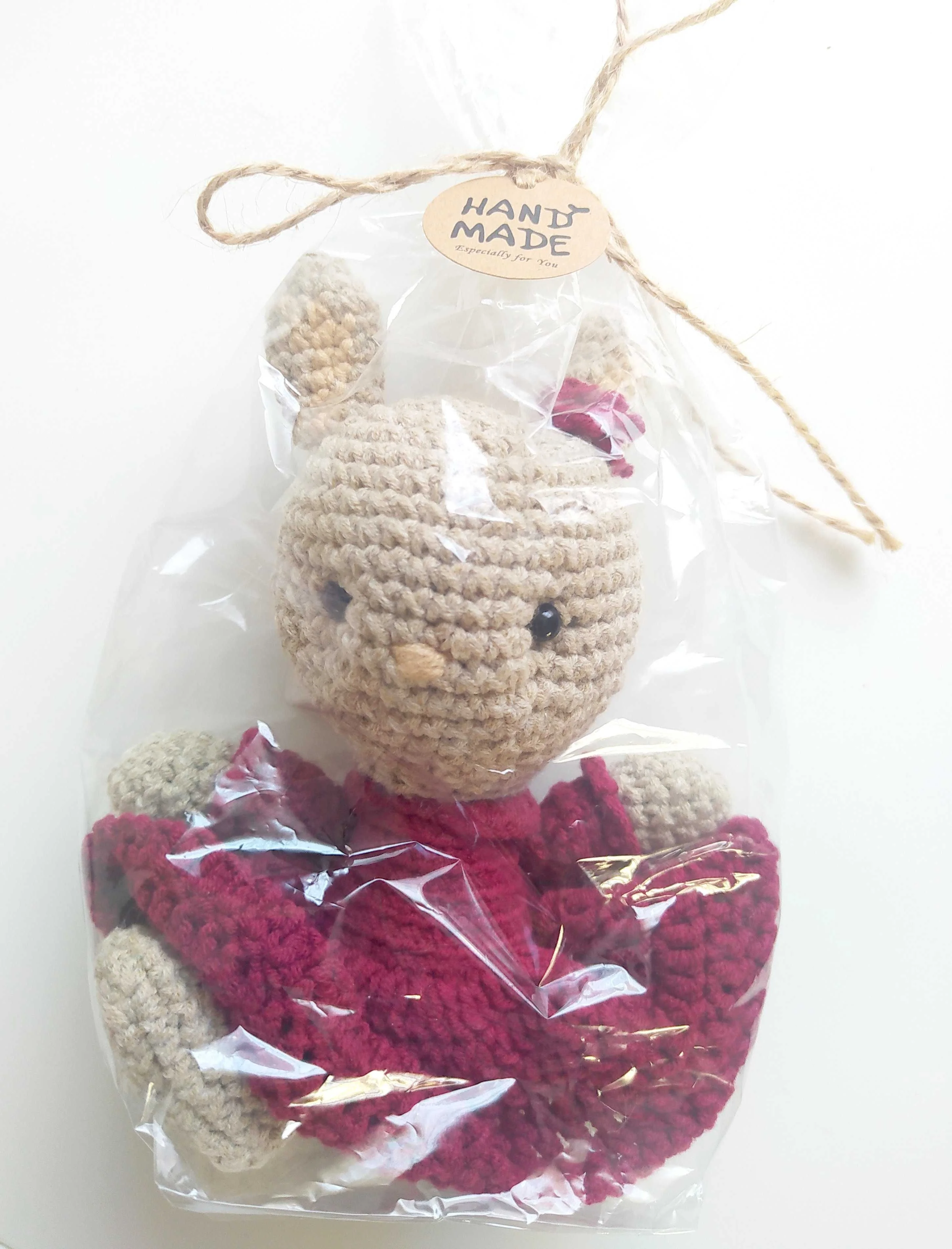 Szydełkowa figurka – króliczek kolekcjonerski — zdjęcie 4