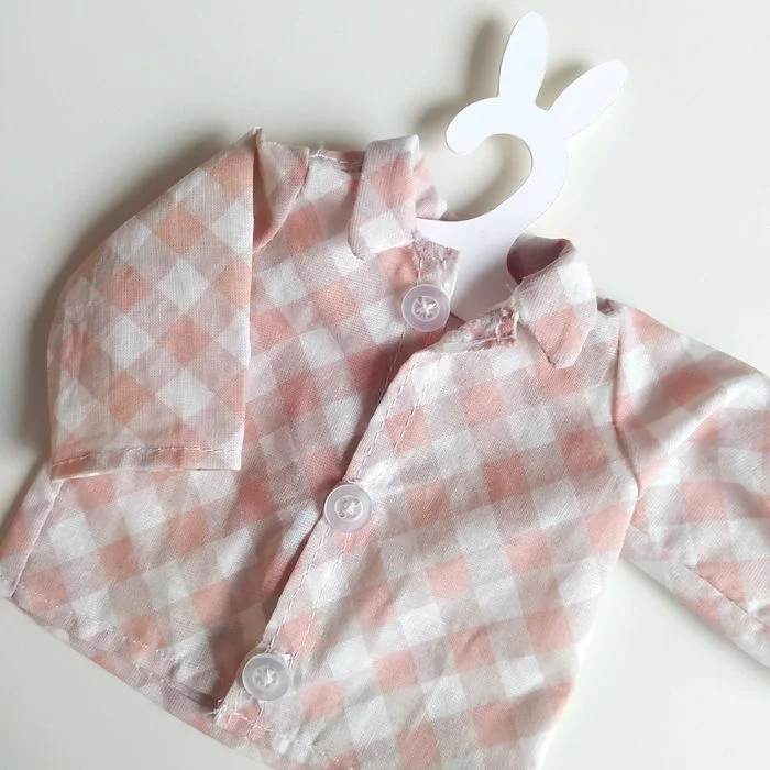 Różowa koszulka z kołnierzykiem dla lalki Luna Lapin