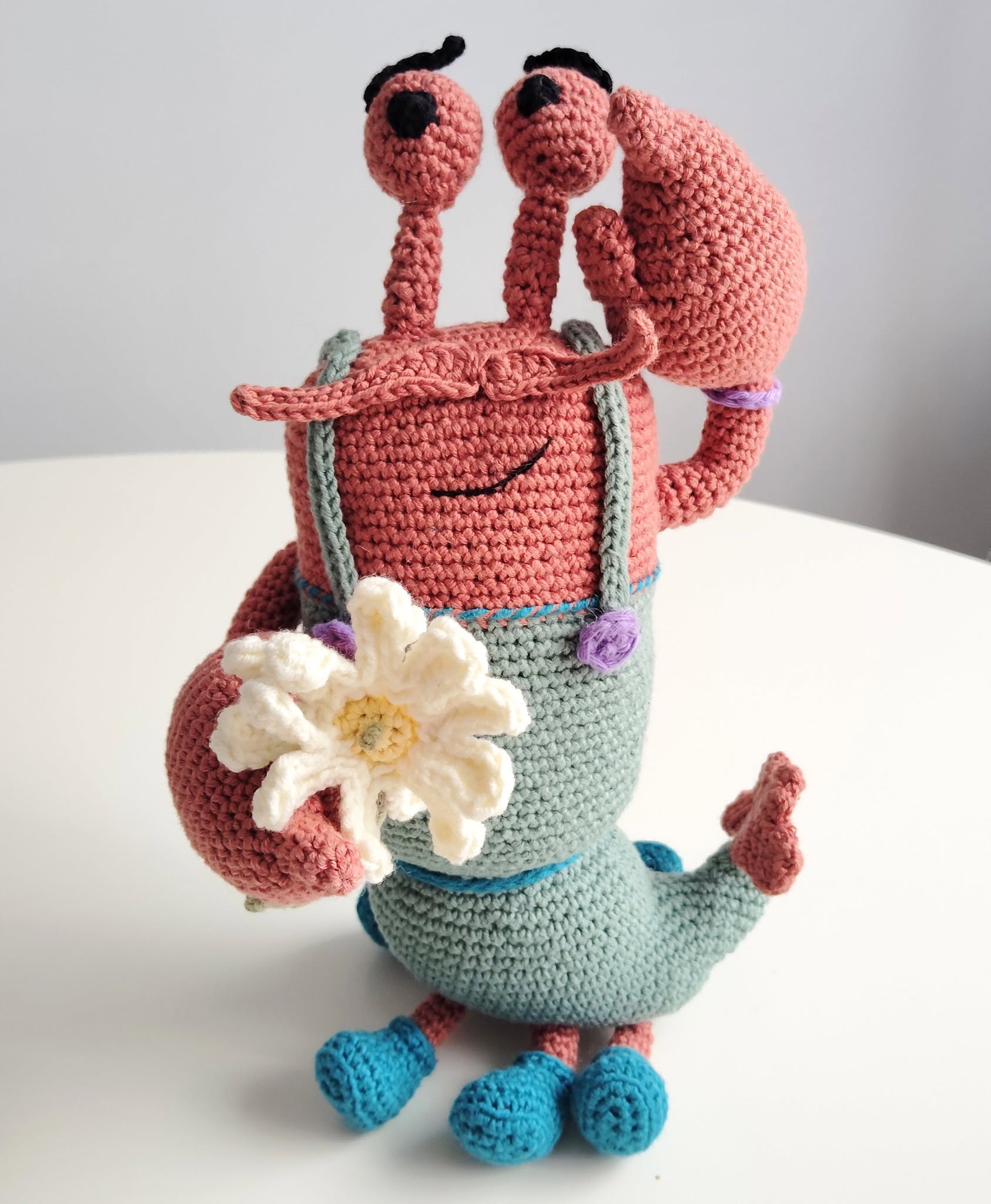 Szydełkowa figurka kraba