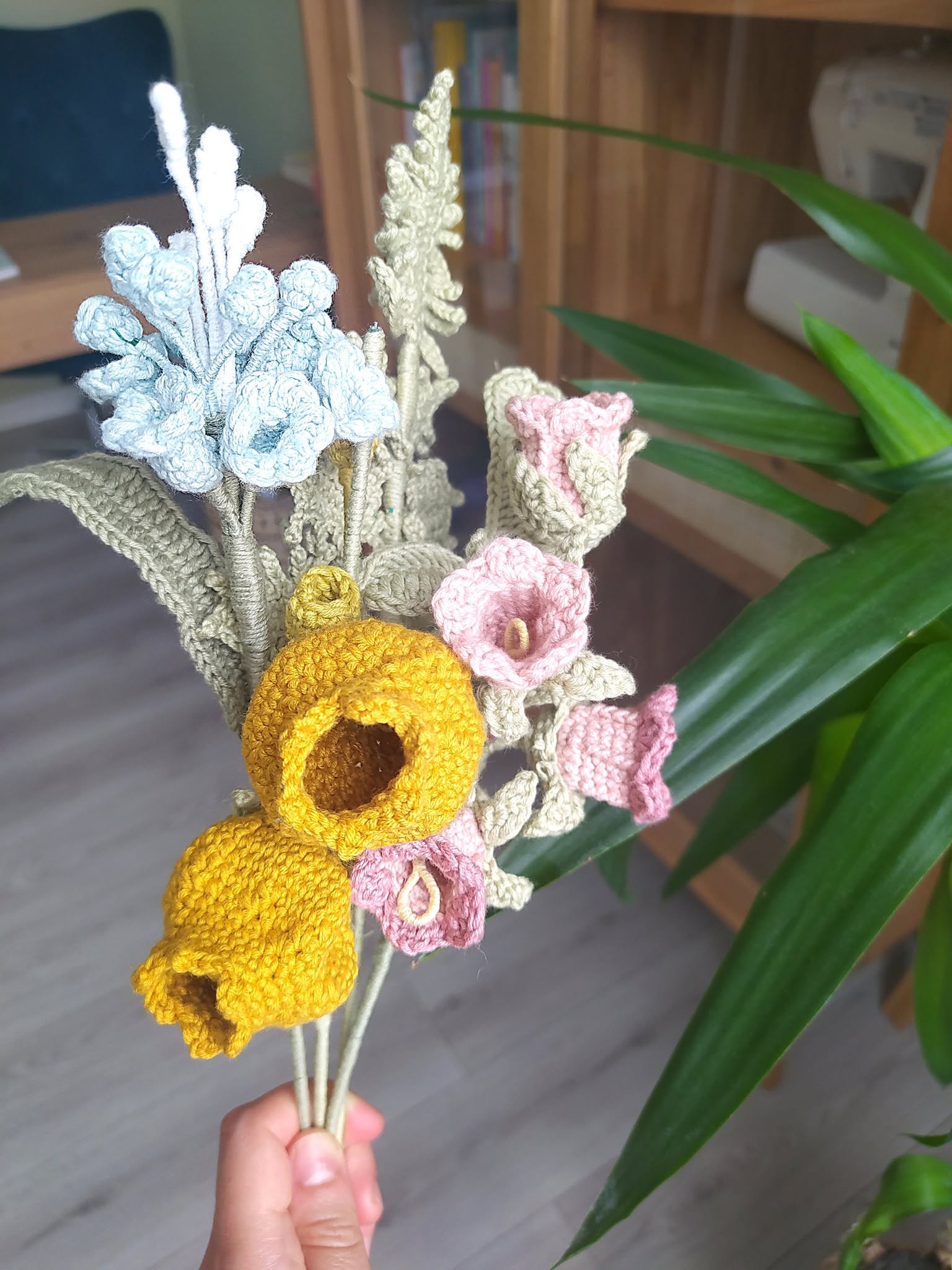 Szydełkowy bukiet kwiatów